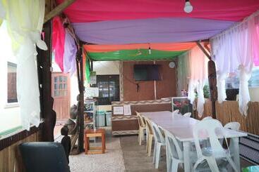 هتل Tourista's Place