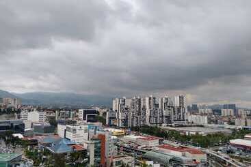 Elite 47 Hotel & Suites