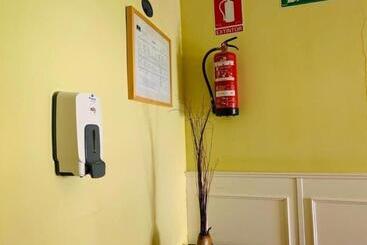 هتل Hostal Posada Huecar