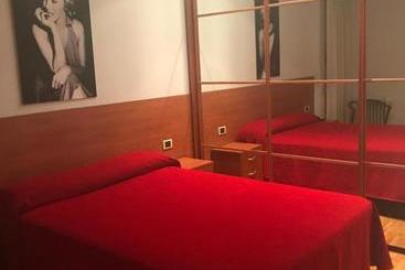 هتل Pension Logroño