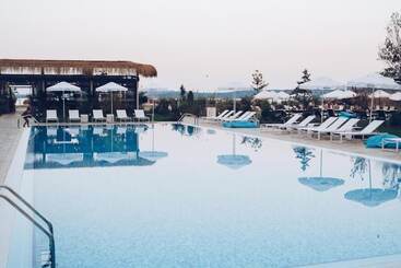 فندق Apolonia Resort