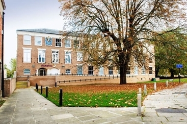 בית מלון כפרי Premier Inn Bury St Edmunds Town Centre