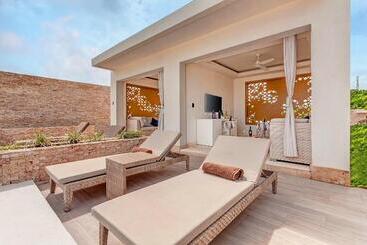 בית מלון כפרי Royalton Antigua, An Autograph Collection All Inclusive Resort