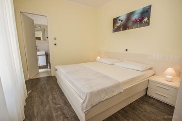 Turista apartmanok Villa Yellow