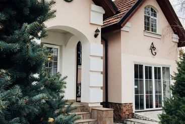 تختخواب و صبحانه Astoria Garden