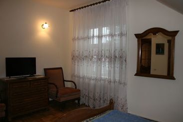 تختخواب و صبحانه Astoria Garden