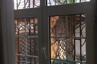 تختخواب و صبحانه Astoria Garden