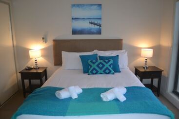 דירות לתיירים Cypress Waterfront Apartments