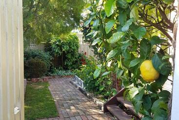 דירות לתיירים Healesville House   Fig Tree House