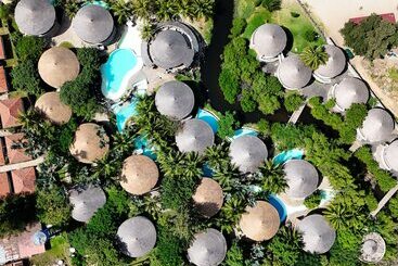 בית מלון כפרי Balafon Beach Resort