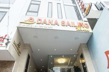 هتل Dana Sailing