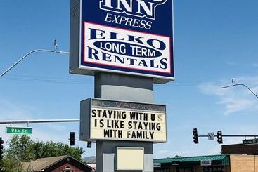 בית מלון כפרי Econo Lodge Elko Downtown Area