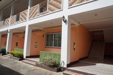 Отель Kanoktid Place