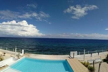 هتل Seascape Beach Resort Oslob