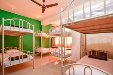 הוסטל Hashtag Rooms