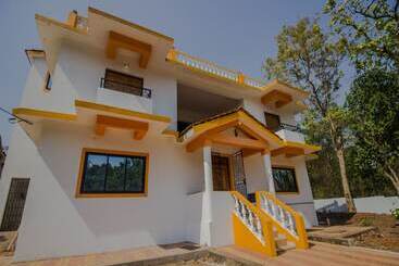 בית מלון כפרי Oyo 13914 Home Graceful Studio Siolim
