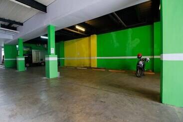 호텔 Reddoorz Plus Near Pelabuhan Makassar