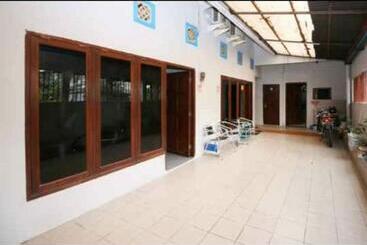 בית מלון כפרי Sky Residence Sayangan