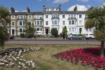 بنسيون The Gleneagles Guesthouse