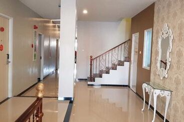 Отель Front One Boutique Brani Solo