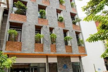 هتل آپارتمان Tropical Da Nang Villa