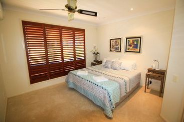 Absolute Beachfront Holiday House