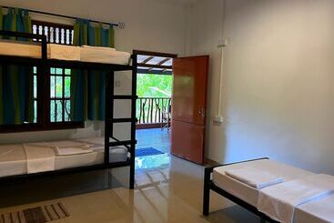 فندق صغير Funky Leopard Safari Lodge Bordering Yala National Park