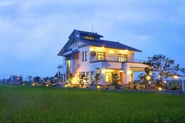 تختخواب و صبحانه European Villa