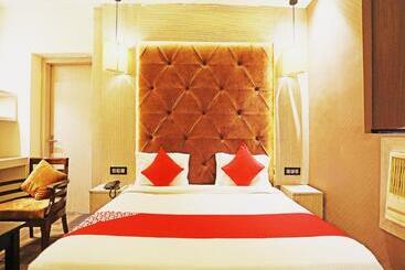 Super Capital O 8902 Hotel Ronald Inn