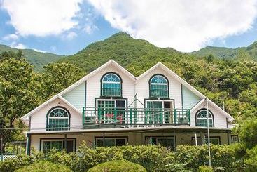 Жильё для туристов Baenaegol Picture And Garden Pension