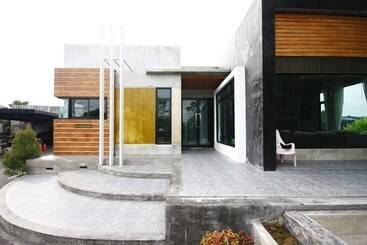 호텔 Suanmaithara Resort