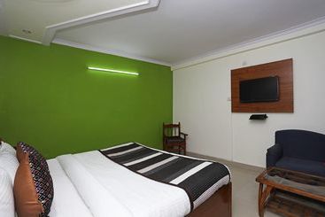 Oyo 11063 Hotel Suncity