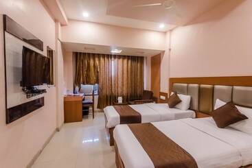 Oyo 7727 Hotel Sarovar Grand