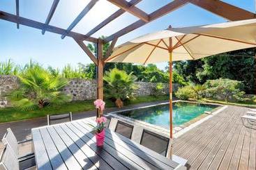 Villa Isis à L Entre Deux Avec Piscine Pour 7 Personnes
