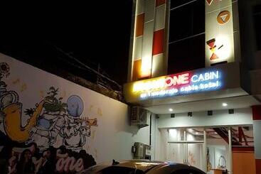 주택 Front One Cabin Tirtonadi Solo