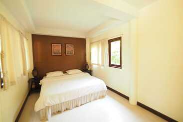 Отель Baan Suan Amphawa