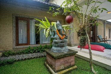 관광객 아파트 Villa Tirta Indah