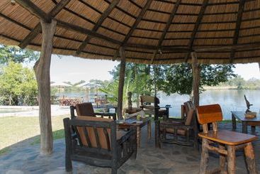 هتل Hippo Lodge