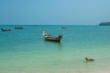 בית מלון כפרי Koh Mook De Tara Beach Resort