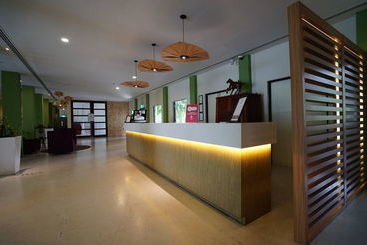 هتل Zen Rooms Changi Village