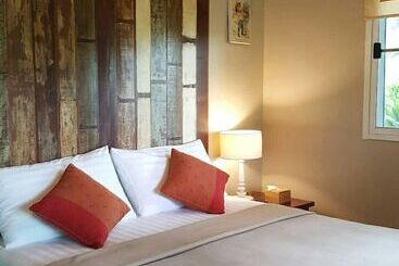 Hotel Baan Phuchalianglom