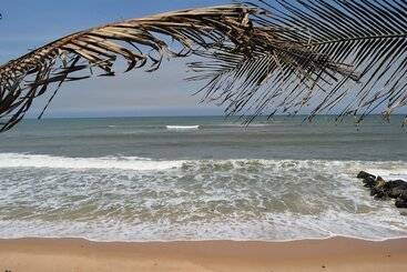 هتل Coconut Pointe Villa & Beach Resort