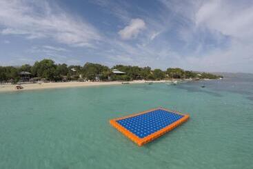 בית מלון כפרי Paradise Island Beach Resort