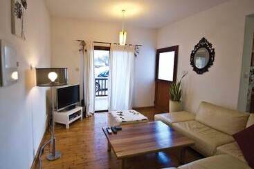 Жильё для туристов Lania Royal Oak House By Trulycyprus