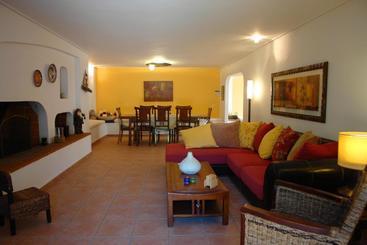 Villa Saronida