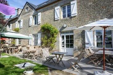 هتل Logis Auberge De Carolles