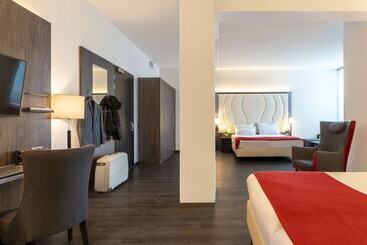 Отель Plaza Premium Almere