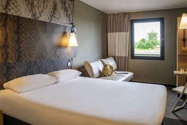 هتل Ibis Pontorson Baie Du Mont Saintmichel