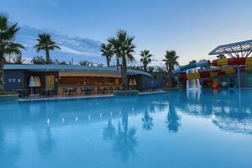 Отель Xoria Deluxe