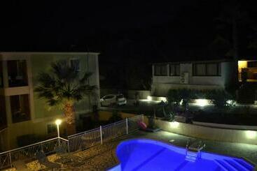 ツーリストアパートメント Ionian Balcony 2